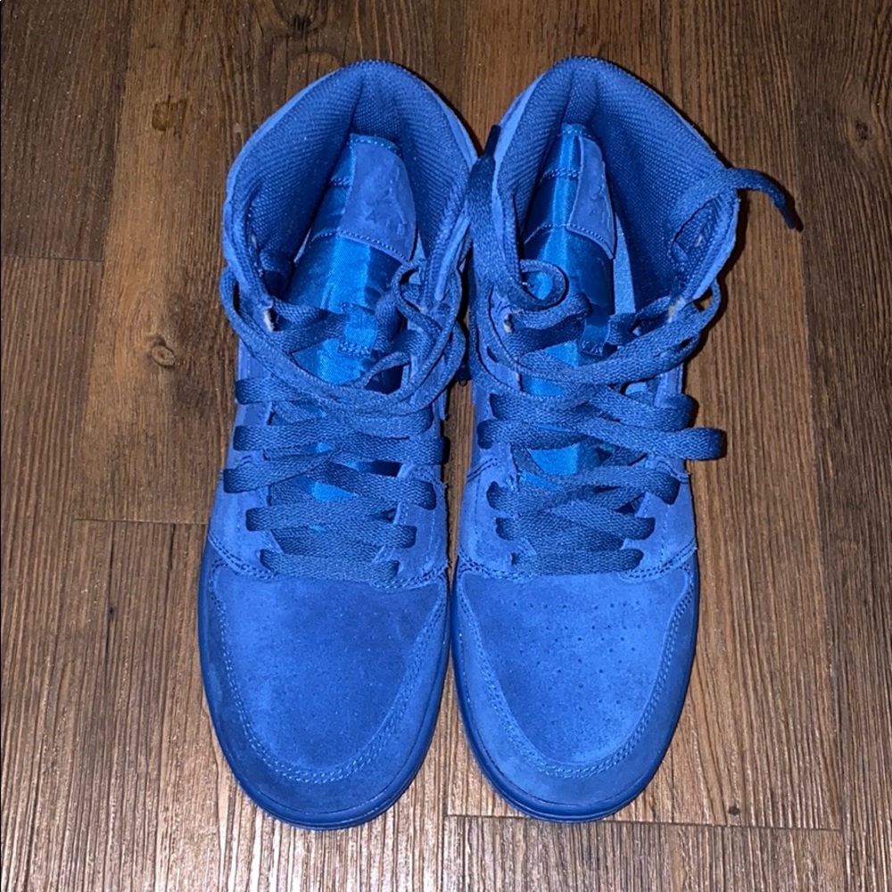 WOMEN/KIDS JORDAN 1’s